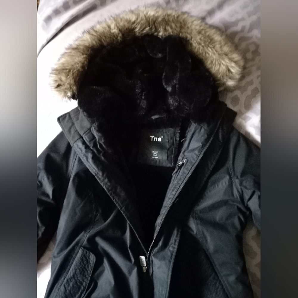Size L TNA Summit Short Parka, Black